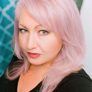 Meet your Posher, Angie